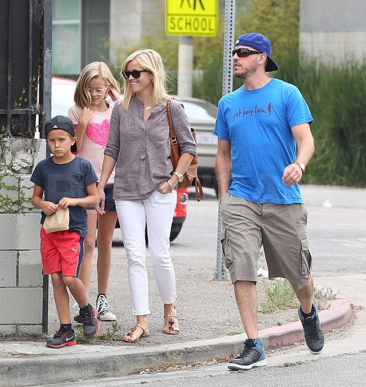 Jim Toth and Reese Witherspoon took Ava and Deacon Phillippe to lunch in Abbot Kinney. Jim Toth and Reese Witherspoon took Ava and Deacon Phillippe to lunch in Abbot Kinney.