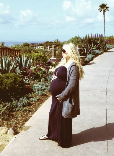 Pregnant Jessica Simpson at Laguna Beach. Pregnant Jessica Simpson at Laguna Beach.
