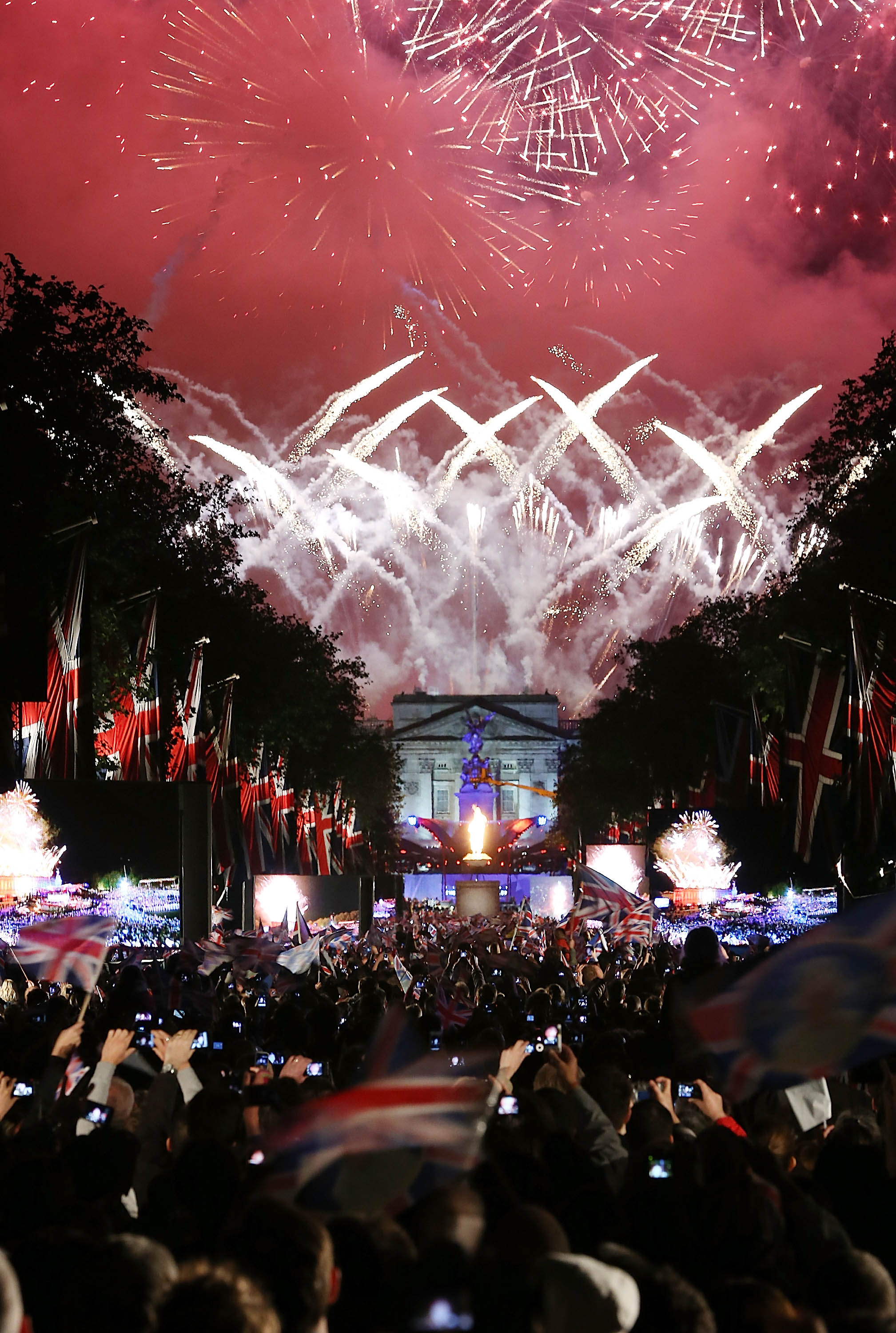 Fireworks lit up the sky at the Diamond Jubilee Concert at Buckingham