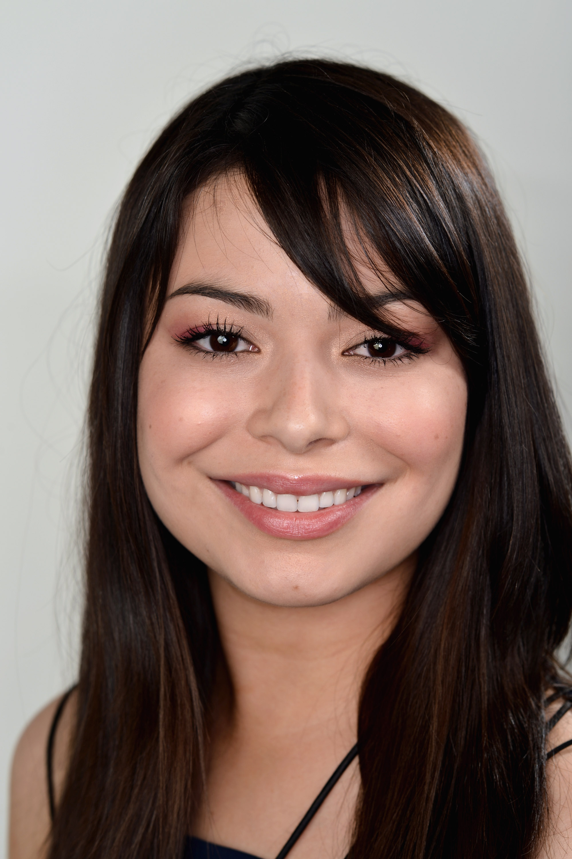 Miranda Cosgrove posed backstage at the Young Hollywood awards