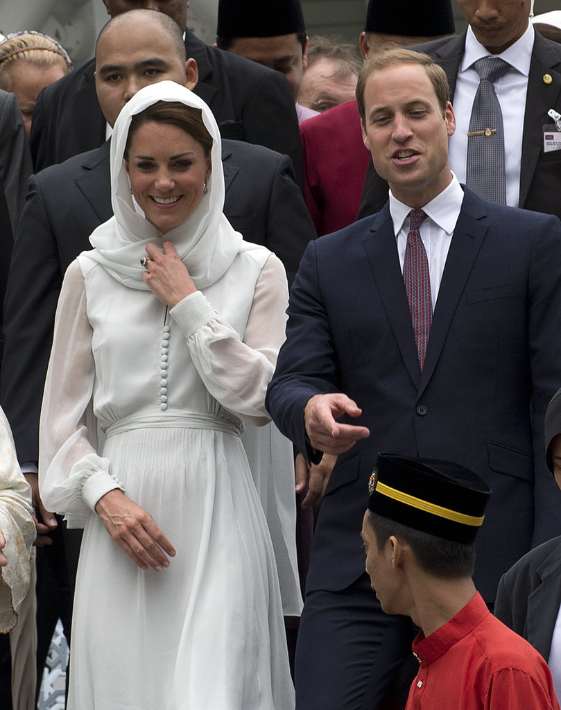 Kate Middleton Barefoot At Mosque Pictures Popsugar Celebrity