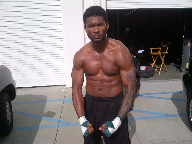 We got a good hard look at Usher's physique when he shared a photo of himself at the gym in 2012.
Source: Twitter user UsherRaymondIV
We got a good hard look at Usher's physique when he shared a photo of himself at the gym in 2012.
Source: Twitter user UsherRaymondIV