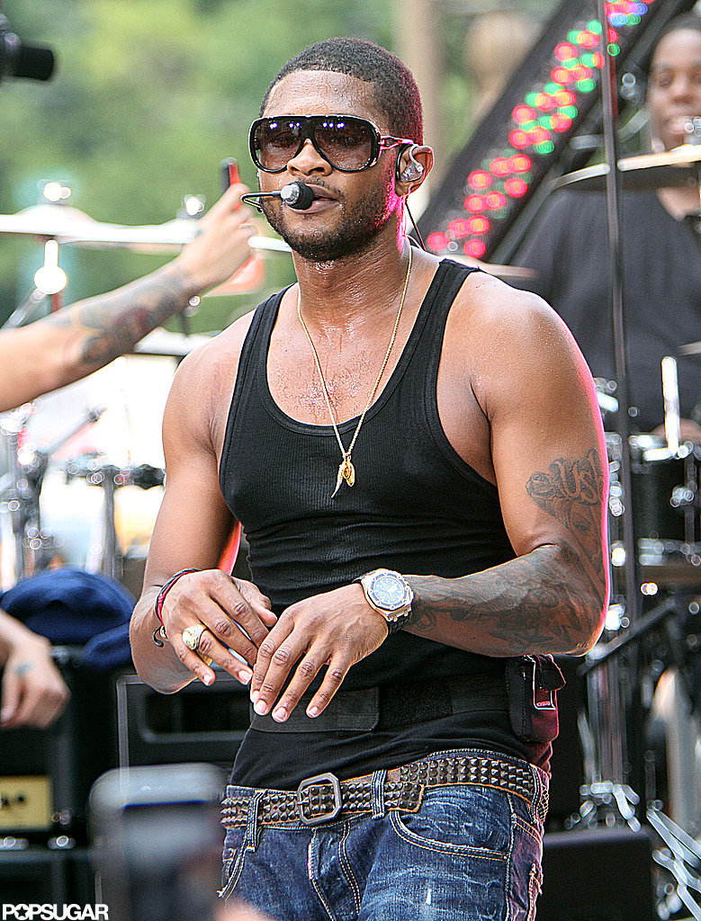 His guns (and hot tattoos) were on display during his CBS Early Show performance in 2010.
His guns (and hot tattoos) were on display during his CBS Early Show performance in 2010.