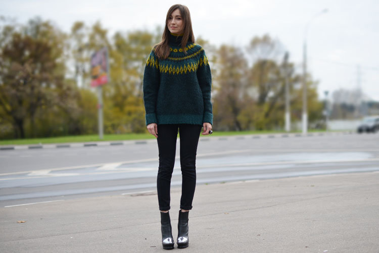 Nothing like a little intarsia knit to warm up basic black bottoms — a pair of cap toes provided a sleek contrast.
Source: Lookbook.nu
Nothing like a little intarsia knit to warm up basic black bottoms — a pair of cap toes provided a sleek contrast.
Source: Lookbook.nu