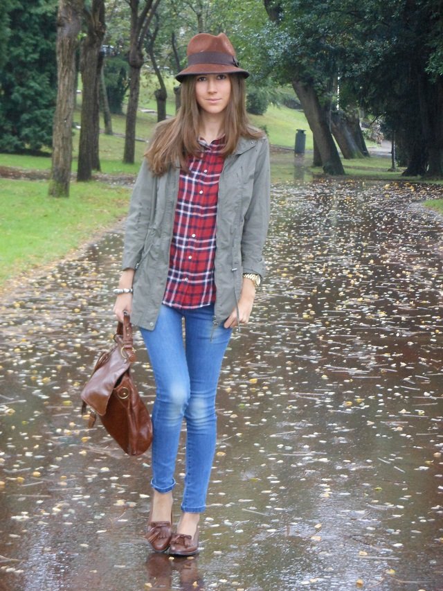What feels more seasonal than a cute plaid paired with rich brown accessories? Take note: it doesn't take much to give your basic blue jeans an autumnal twist.
Source: Lookbook.nu
What feels more seasonal than a cute plaid paired with rich brown accessories? Take note: it doesn't take much to give your basic blue jeans an autumnal twist.
Source: Lookbook.nu