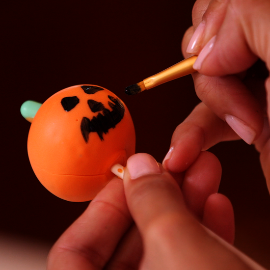 Jack-o'-Lantern Cake Pops Are Almost Too Cute to Eat