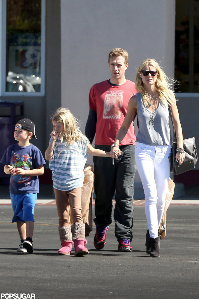 Gwyneth Paltrow and Chris Martin Walking in LA Pictures | POPSUGAR