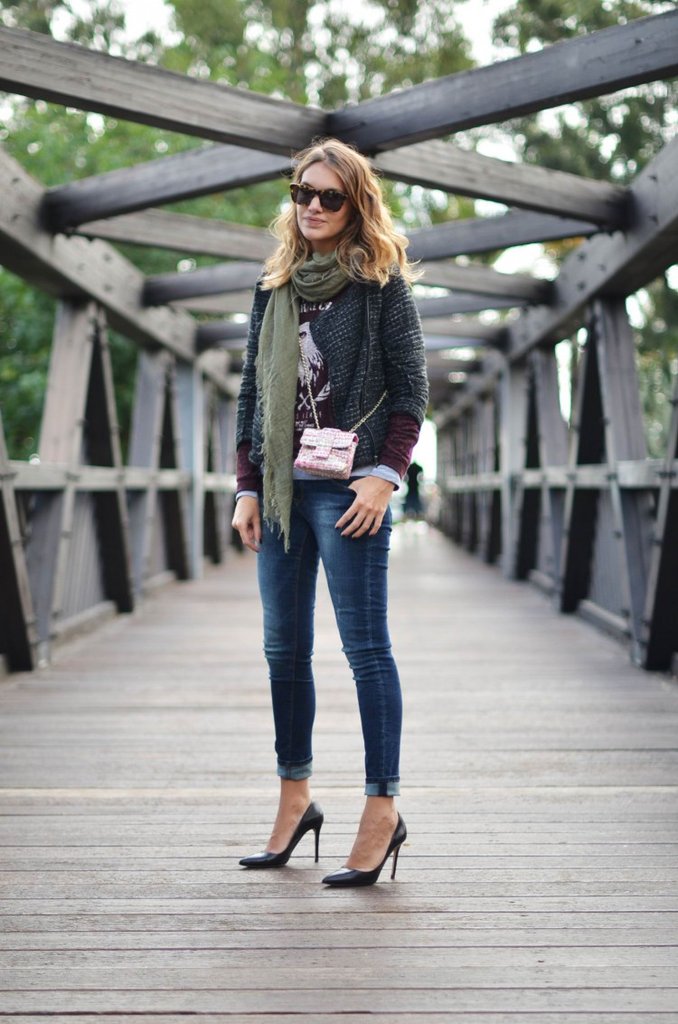 This tweedy jacket gave jeans and a t-shirt a cozier Fall twist.
Source: Lookbook.nu
This tweedy jacket gave jeans and a t-shirt a cozier Fall twist.
Source: Lookbook.nu