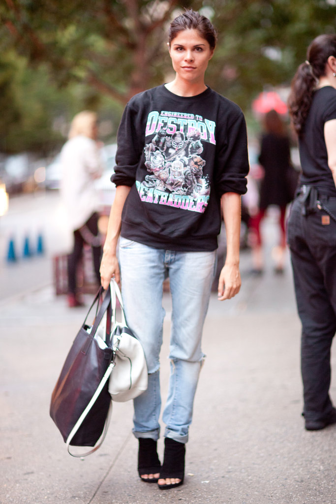 Acid-washed jeans and an old-school t-shirt got a dressed-up counter in open-toed booties and a chic, burgundy carry-all.
Source: Adam Katz Sinding
Acid-washed jeans and an old-school t-shirt got a dressed-up counter in open-toed booties and a chic, burgundy carry-all.
Source: Adam Katz Sinding