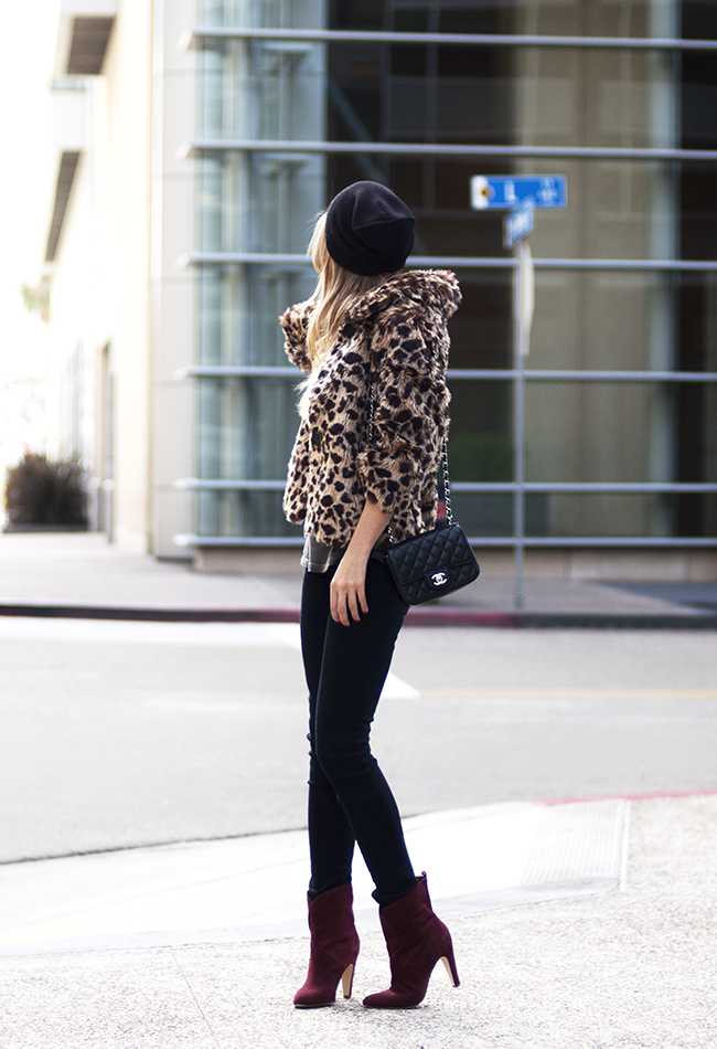 See what a little leopard and burgundy can do for your look? This chic mix took a turn for the luxe, thanks to a supple animal-print coat and statement-making booties.
Source: Lookbook.nu
See what a little leopard and burgundy can do for your look? This chic mix took a turn for the luxe, thanks to a supple animal-print coat and statement-making booties.
Source: Lookbook.nu