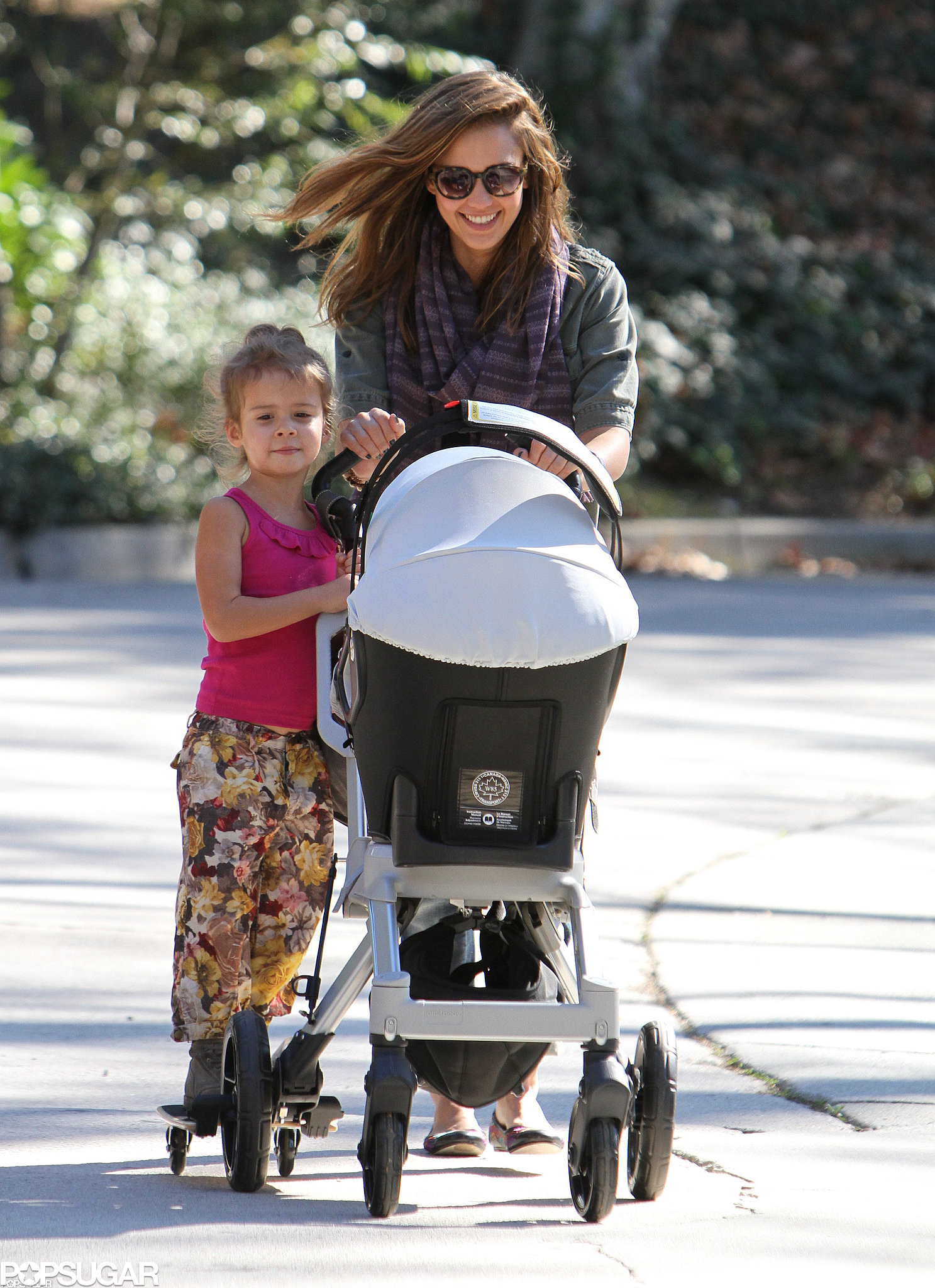 Jessica Alba smiled while her daughter Honor Warren ...