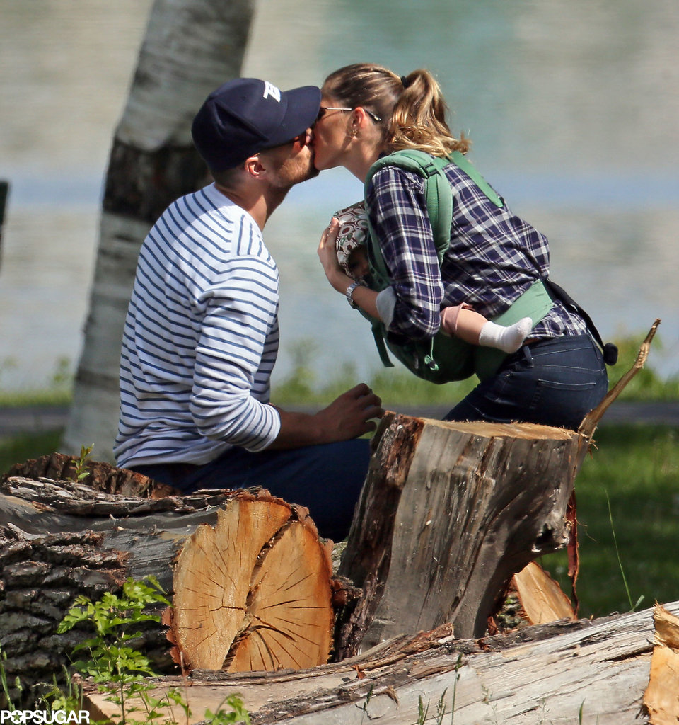 Tom Brady And Gisele Bundchen Kiss At A Boston Park Popsugar Celebrity 