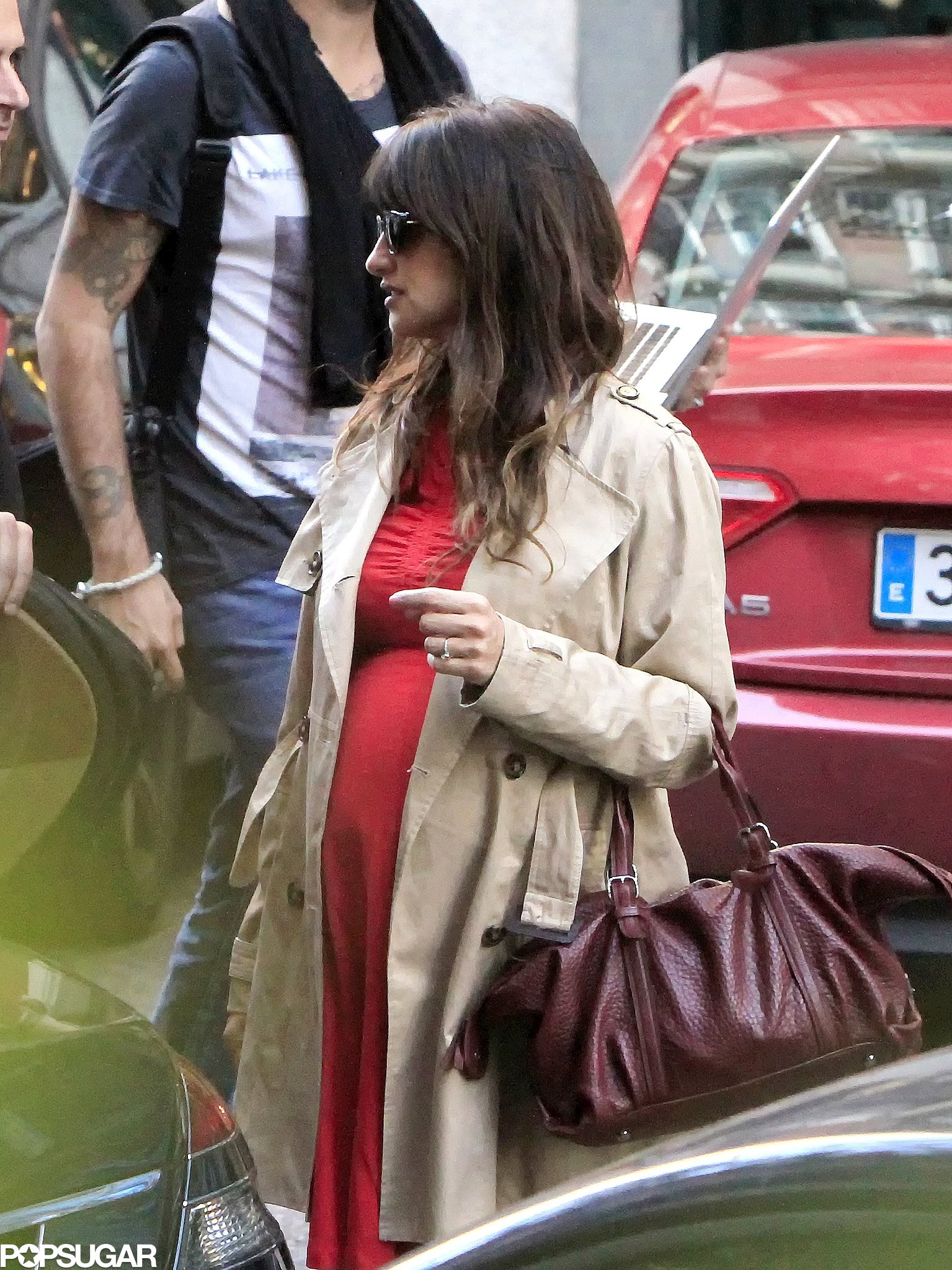 Celebrity Gossip Entertainment News And Celebrity News Pregnant Penélope Cruz Shows Her Bump In