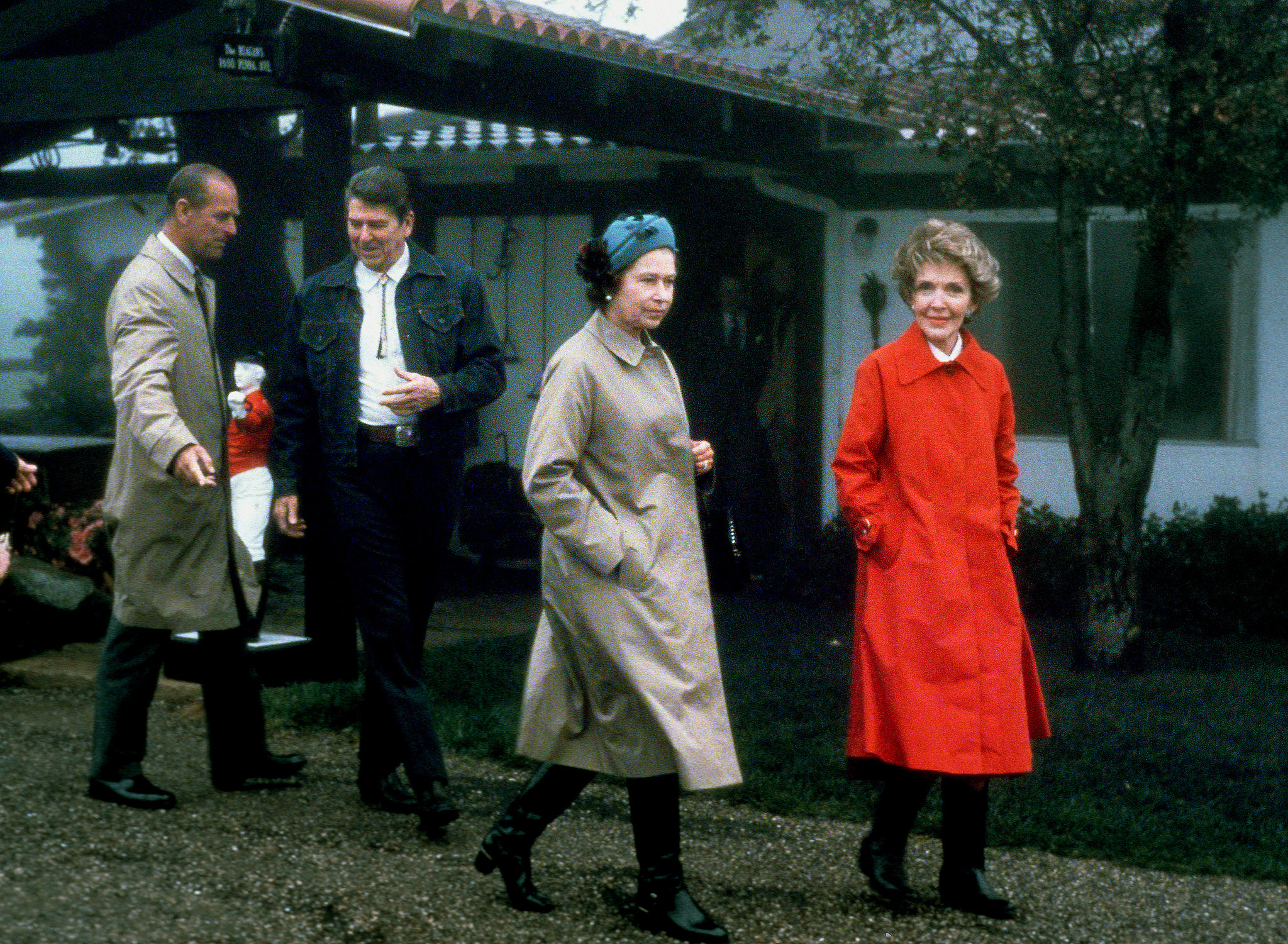 Queen-Elizabeth-II-Prince-Philip-walked-Reagans.jpg