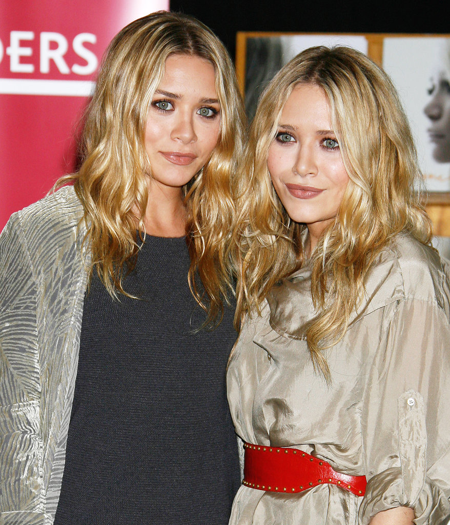 For the signing of their book Influence in 2008, the pair went for a similar look with blond waves and natural-looking makeup.
For the signing of their book Influence in 2008, the pair went for a similar look with blond waves and natural-looking makeup.