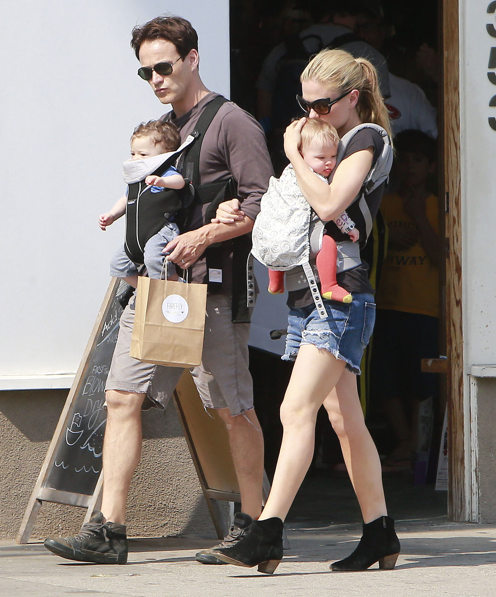Anna Paquin and Stephen Moyer walked in LA's Venice neighborhood with