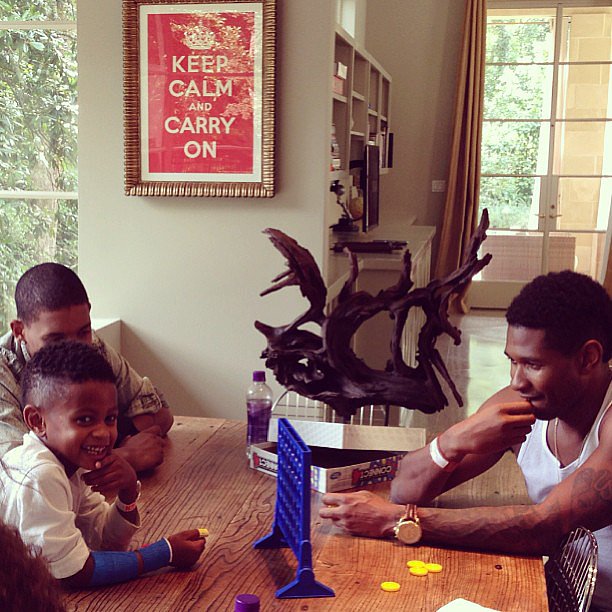 He shared a snap while playing a game of Connect Four with his son Usher Raymond V in August 2013.
Source: Instagram user howuseeit
He shared a snap while playing a game of Connect Four with his son Usher Raymond V in August 2013.
Source: Instagram user howuseeit