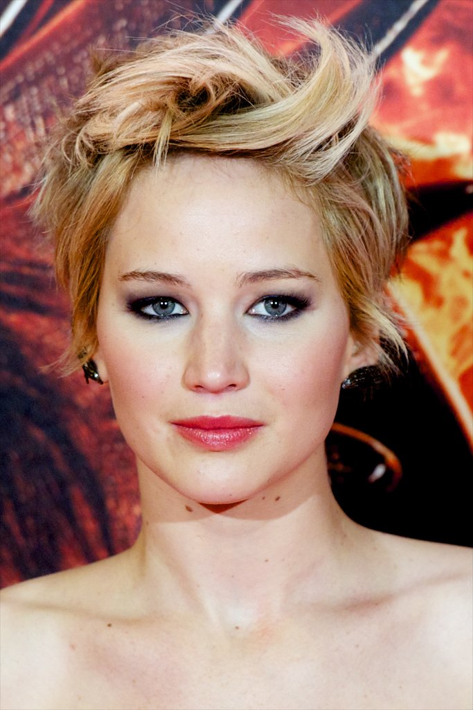 Jennifer Lawrence mixed up her hair in a textured style with tons and tons of movement at the Madrid premiere.
Jennifer Lawrence mixed up her hair in a textured style with tons and tons of movement at the Madrid premiere.