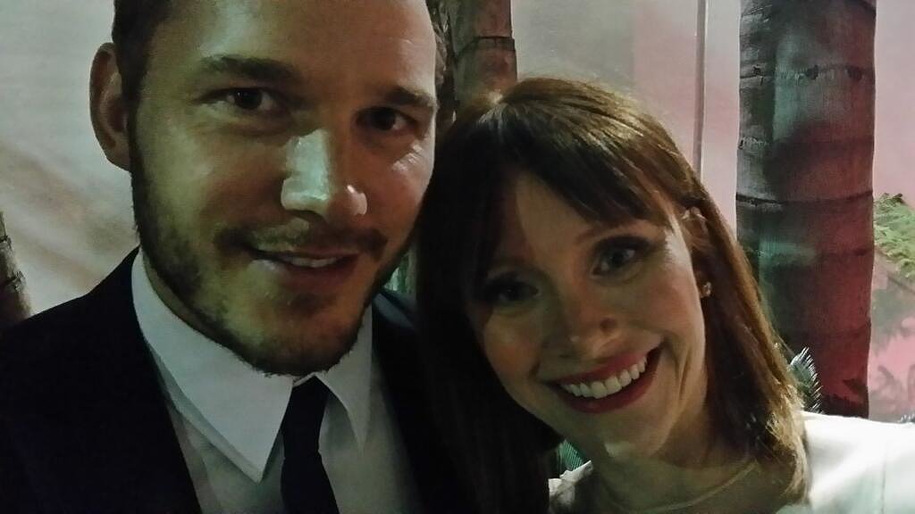 Chris Pratt posed alongside Bryce Dallas Howard at the Golden Globes.
Source: Twitter user RealRonHoward
Chris Pratt posed alongside Bryce Dallas Howard at the Golden Globes.
Source: Twitter user RealRonHoward