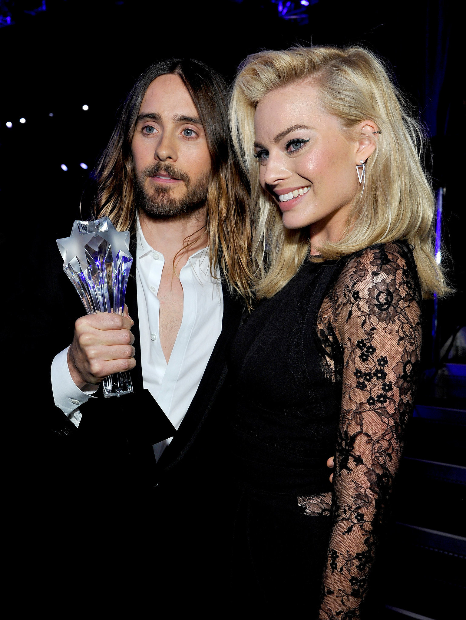 Margot-Robbie-Jared-Leto-arm-candy-he-posed-his-award.jpg