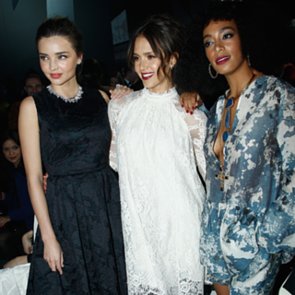 Miranda Kerr Jessica Alba at H&M Paris Fashion Week | Video Miranda Kerr Jessica Alba at H&M Paris Fashion Week | Video