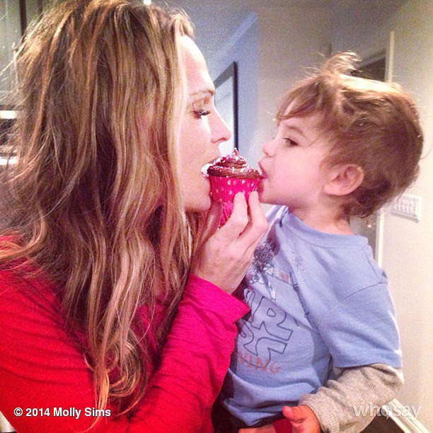 Molly Sims shared a cupcake with her son, Brooks.
Source: Instagram user mollybsims
Molly Sims shared a cupcake with her son, Brooks.
Source: Instagram user mollybsims