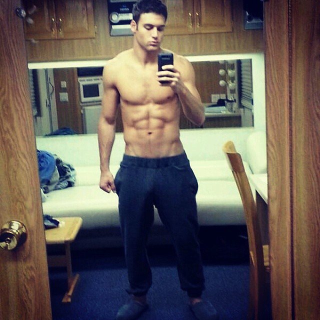 Ryan Guzman Feast Your Eyes On Shirtless Celebrity Selfies Popsugar Celebrity