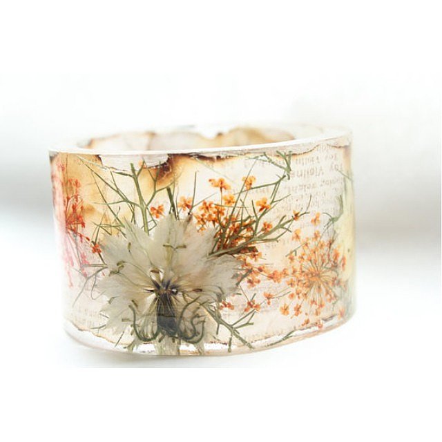 You could also have some of the flowers from your bouquet, the boutonniere, or centerpieces preserved in a bracelet!
You could also have some of the flowers from your bouquet, the boutonniere, or centerpieces preserved in a bracelet!