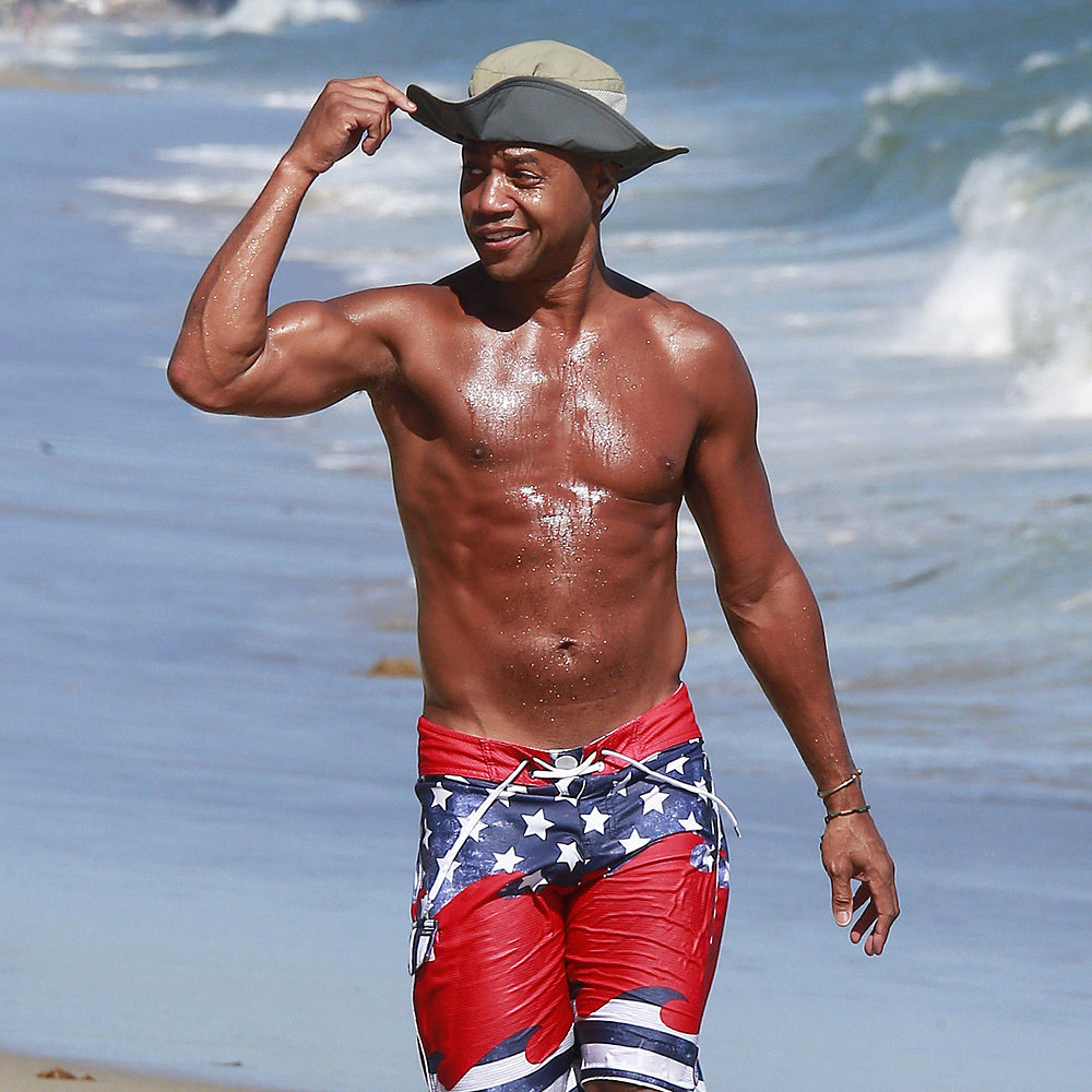 Cuba Gooding Jr Shirtless In Malibu Pictures Popsugar Celebrity