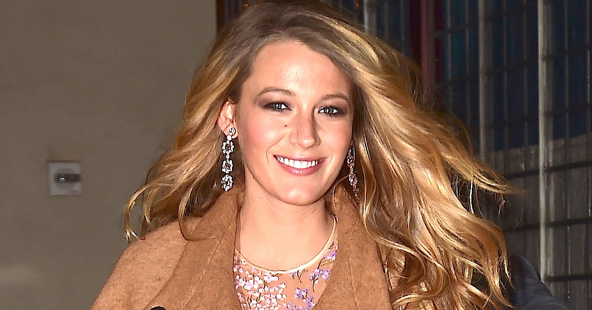 Pregnant Blake Lively Shopping In Nyc Pictures Popsugar Celebrity 