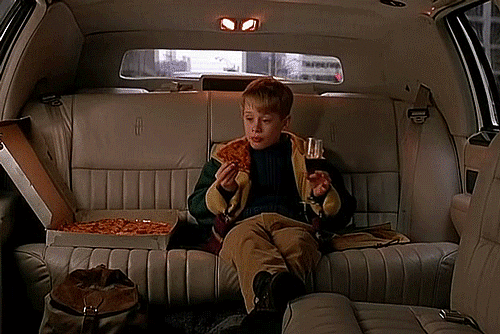 Quando Egli cavalca in una limousine con Pizza