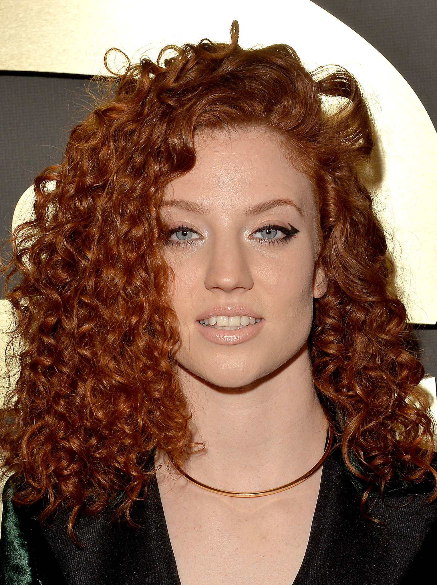 Jess Glynne | See Every Rock-Star Beauty Moment From the Grammys.