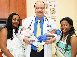 Mom and Daughter Give Birth on the Same Day, in the Same Hospital, 34 Minutes Apart Mom and Daughter Give Birth on the Same Day, in the Same Hospital, 34 Minutes Apart