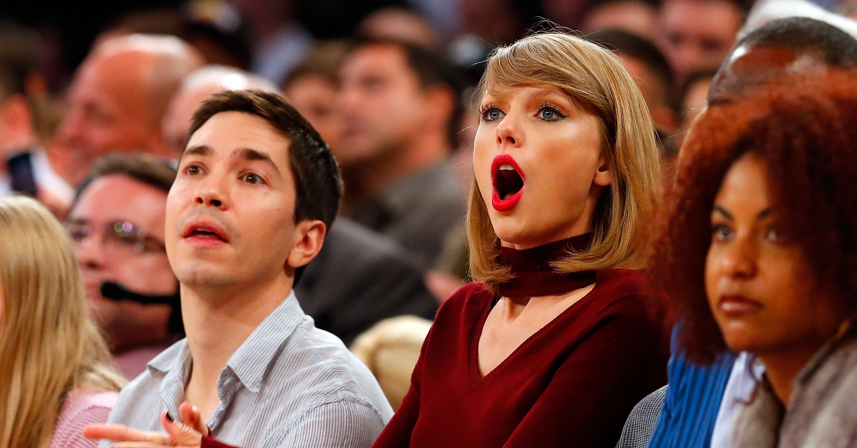 Taylor Swifts Signature Surprised Face Took On A Different Tone As 
