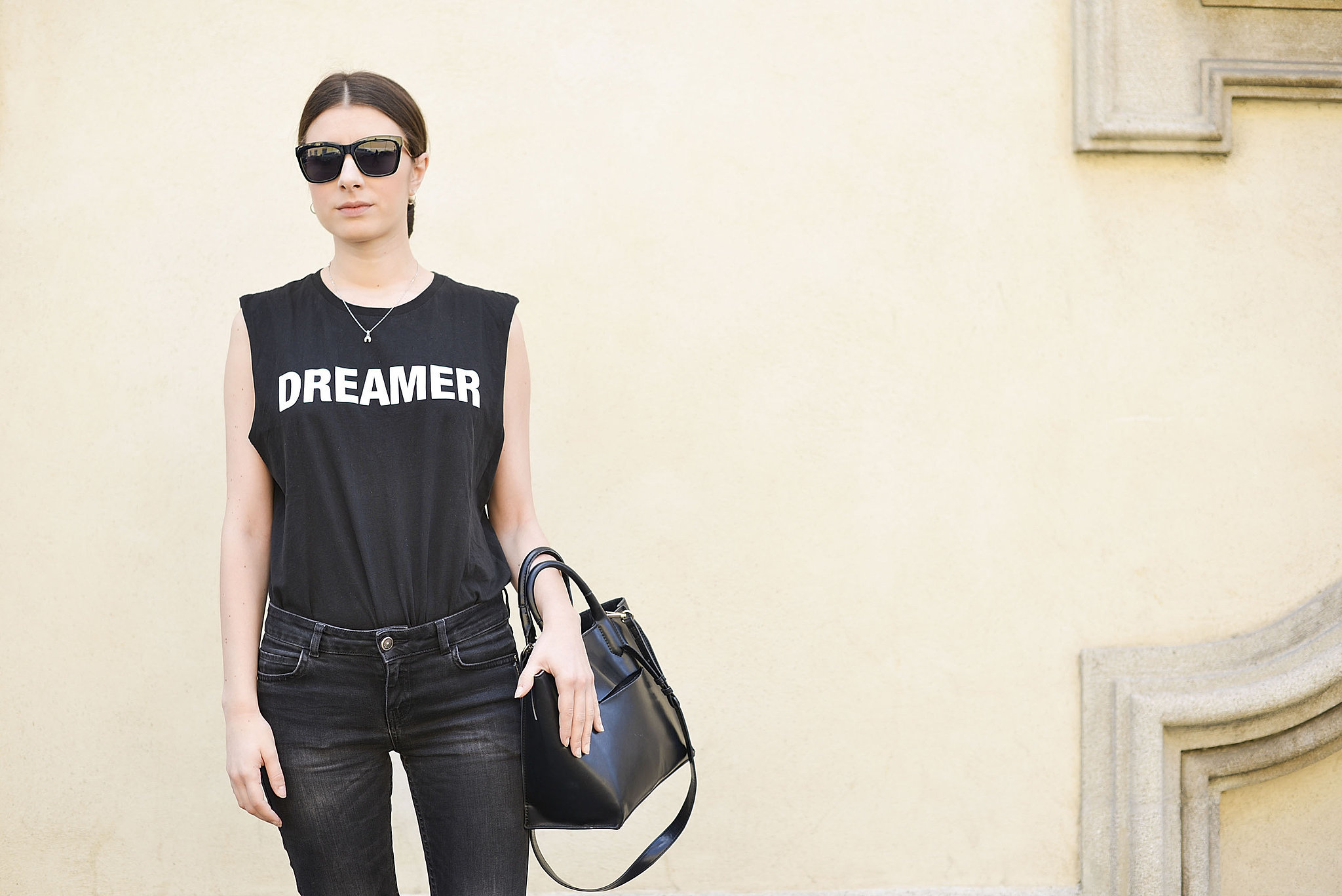 A statement tee did all the talking with this blackonblack look