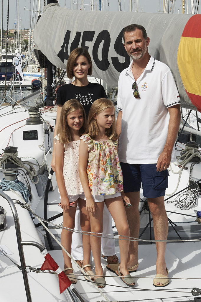 http://media3.popsugar-assets.com/files/2015/08/10/685/n/1922398/4a326514_edit_img_cover_file_16460385_1439219123_GettyImages-48waNzke.xxxlarge/i/Queen-Letizia-Spanish-Royal-Sailing-Pictures.jpg