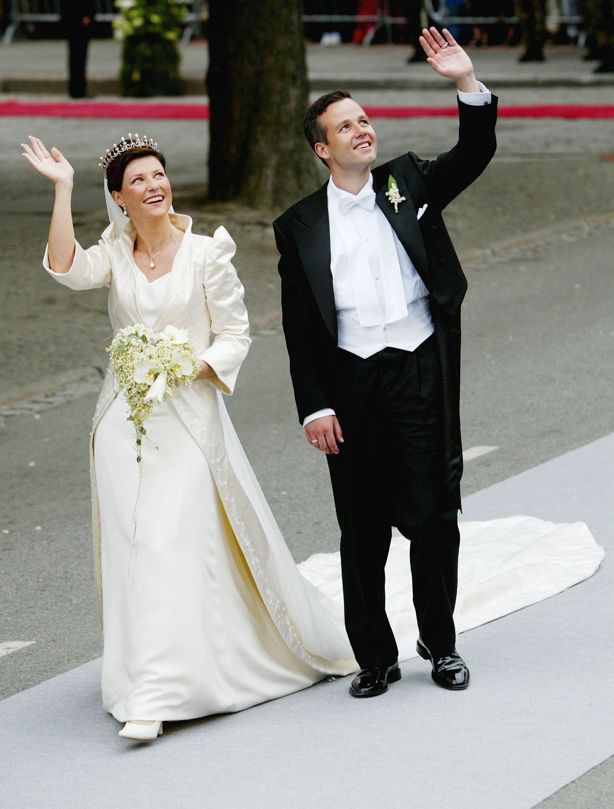 Princess Märtha Louise Of Norway, 2002 | 21 Breathtaking Wedding Gowns ...