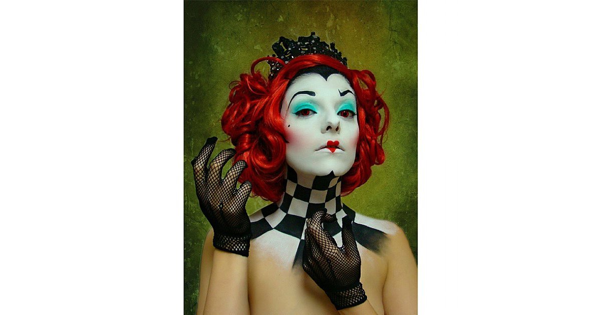 Queen Of Hearts Alice In Wonderland 26 Women Who Took Their Disney Halloween Costumes To The