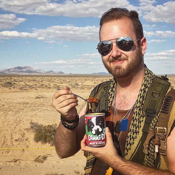 This Max cosplayer even brought his own DinkiDi "dog food" to make