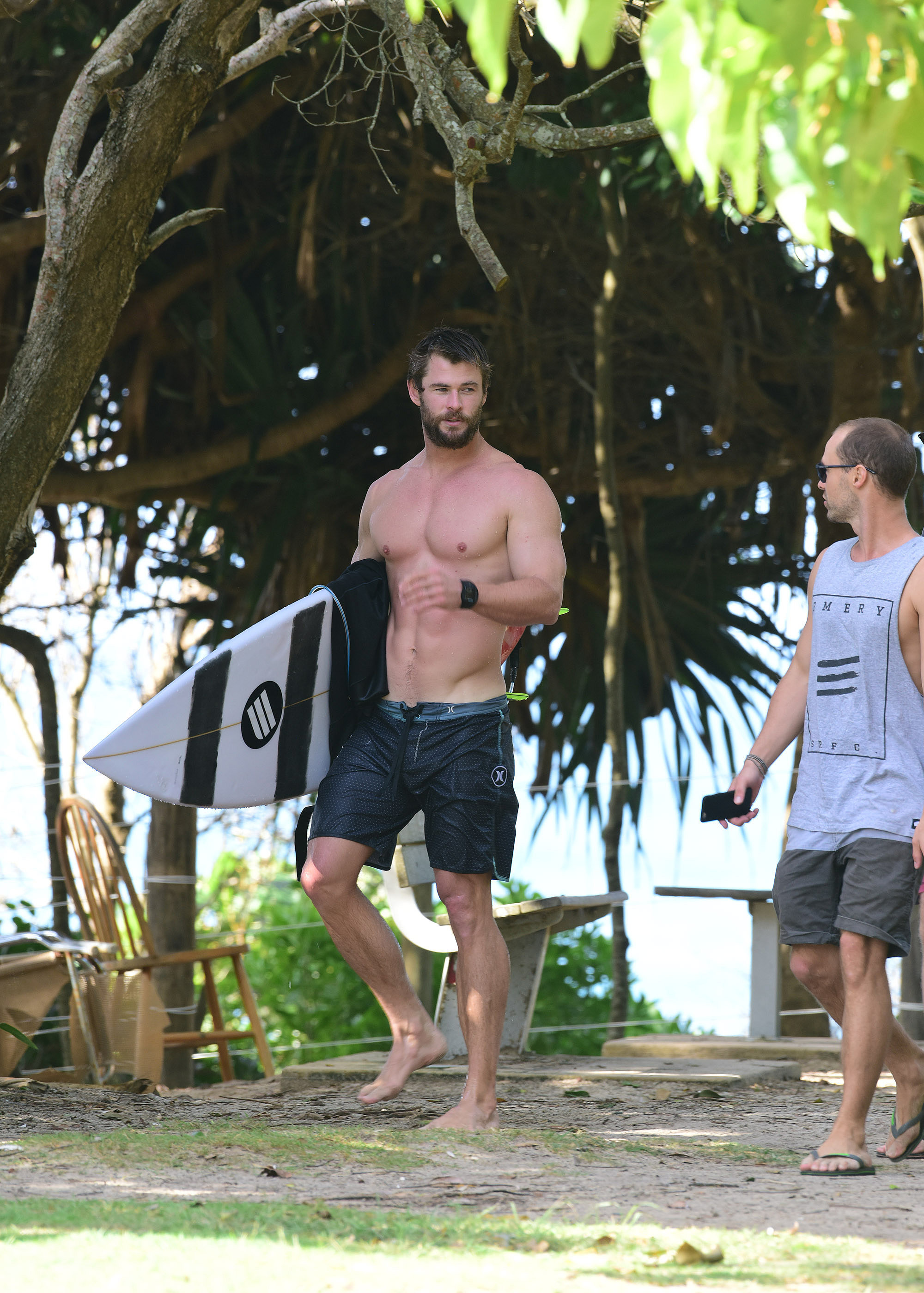 Celebrity Entertainment Chris Hemsworth Shows Off Shirtless