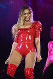 This Is What Happens When Beyoncé Sneezes in Concert