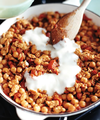 Fast & Easy Recipe for Roasted Tomato and Chickpea Curry Fast & Easy Recipe for Roasted Tomato and Chickpea Curry
