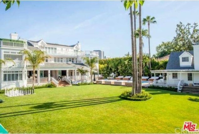 Here's the Outrageous Estate Where Justin Bieber Lets Loose Between Purpose Tour Dates