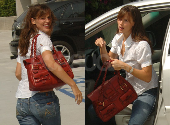 Jennifer Garner Gets Back to Work Jennifer Garner Gets Back to Work