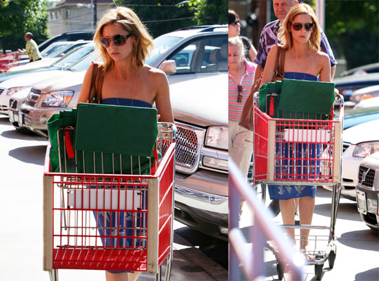SMG Is Not Carrying Plastic Bags SMG Is Not Carrying Plastic Bags