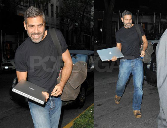 Clooney Is A BlackBerry and a Mac Guy Clooney Is A BlackBerry and a Mac Guy
