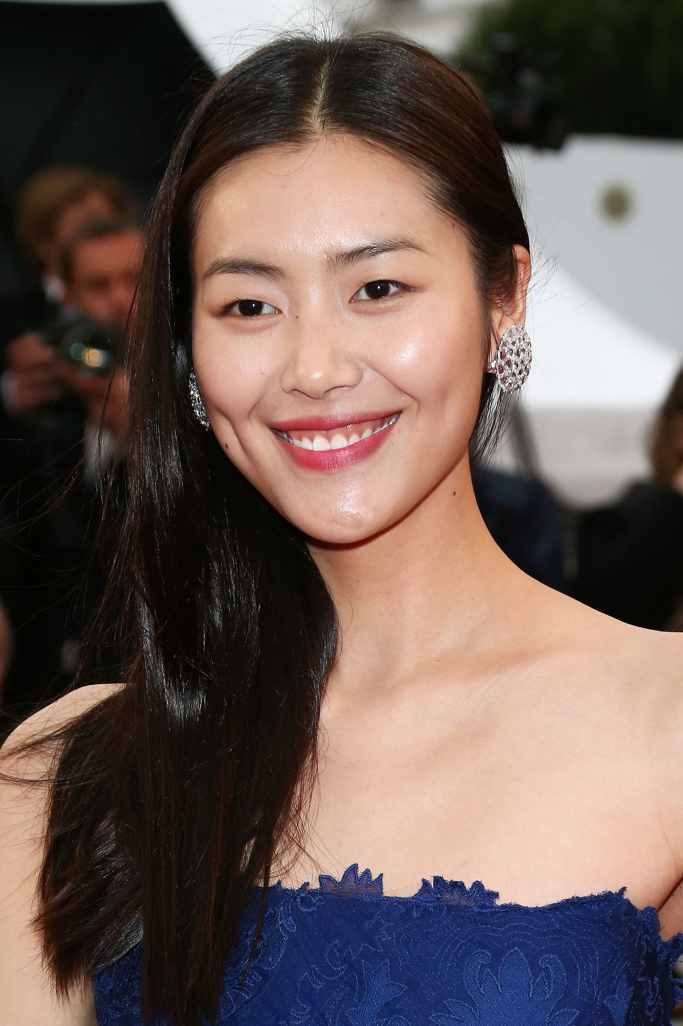 Liu Wen never looked cuter with natural makeup and hair! | Recap the ...