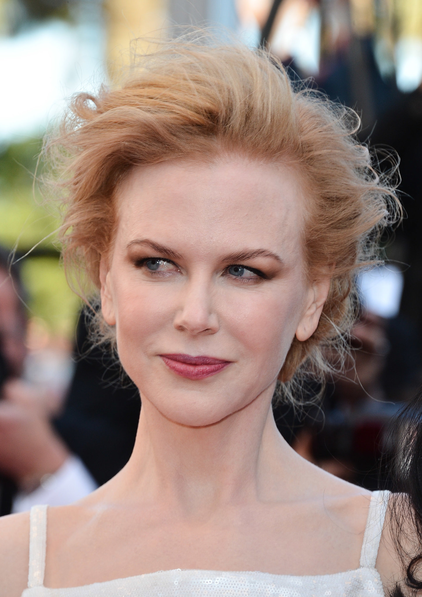 Nicole Kidman went with a classic makeup look at the premiere of La ...