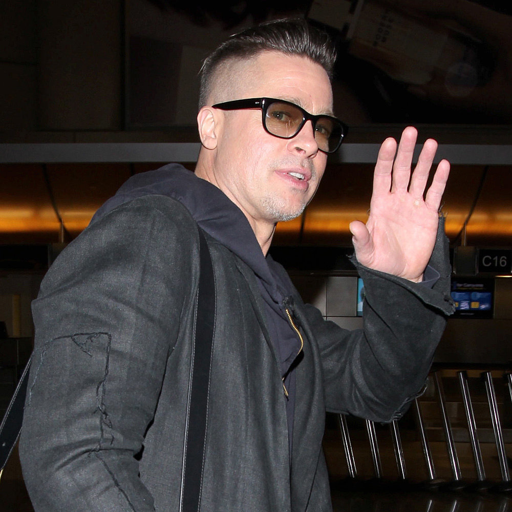 Brad Pitt in All Black at LAX | POPSUGAR Celebrity