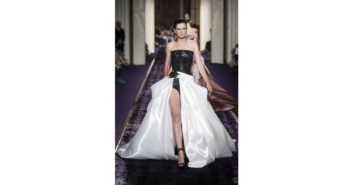 Atelier Versace Haute Couture Fall 2014 | Jennifer Lopez Wasn't the ...
